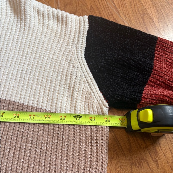 Pink Lily Color-Block Knit Sweater - Picture 7 of 9